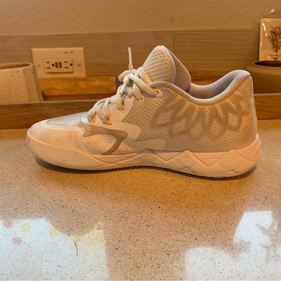 Lamelo ball basketball shoes - Picture 8 of 8